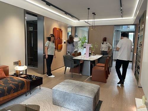 双节 上海楼市分化显著 热门新盘人气火爆,二手房市场仍处博弈阶段 双节消费调研行